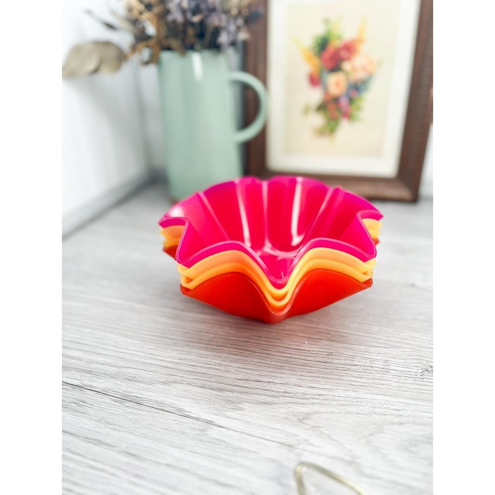 Vintage Tupperware Wavy Bowl Set: 80s-90s Plastic Chip Bowls